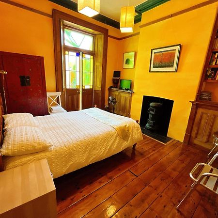 Funky Urban Jungle Bed & Breakfast คาร์ดิฟฟ์ ภายนอก รูปภาพ
