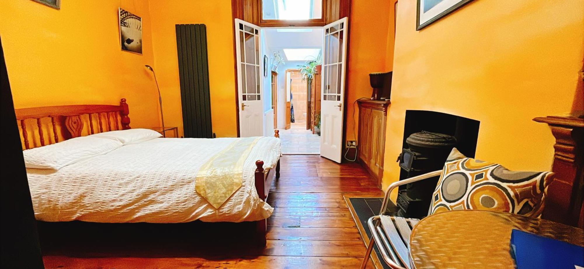Funky Urban Jungle Bed & Breakfast คาร์ดิฟฟ์ ภายนอก รูปภาพ