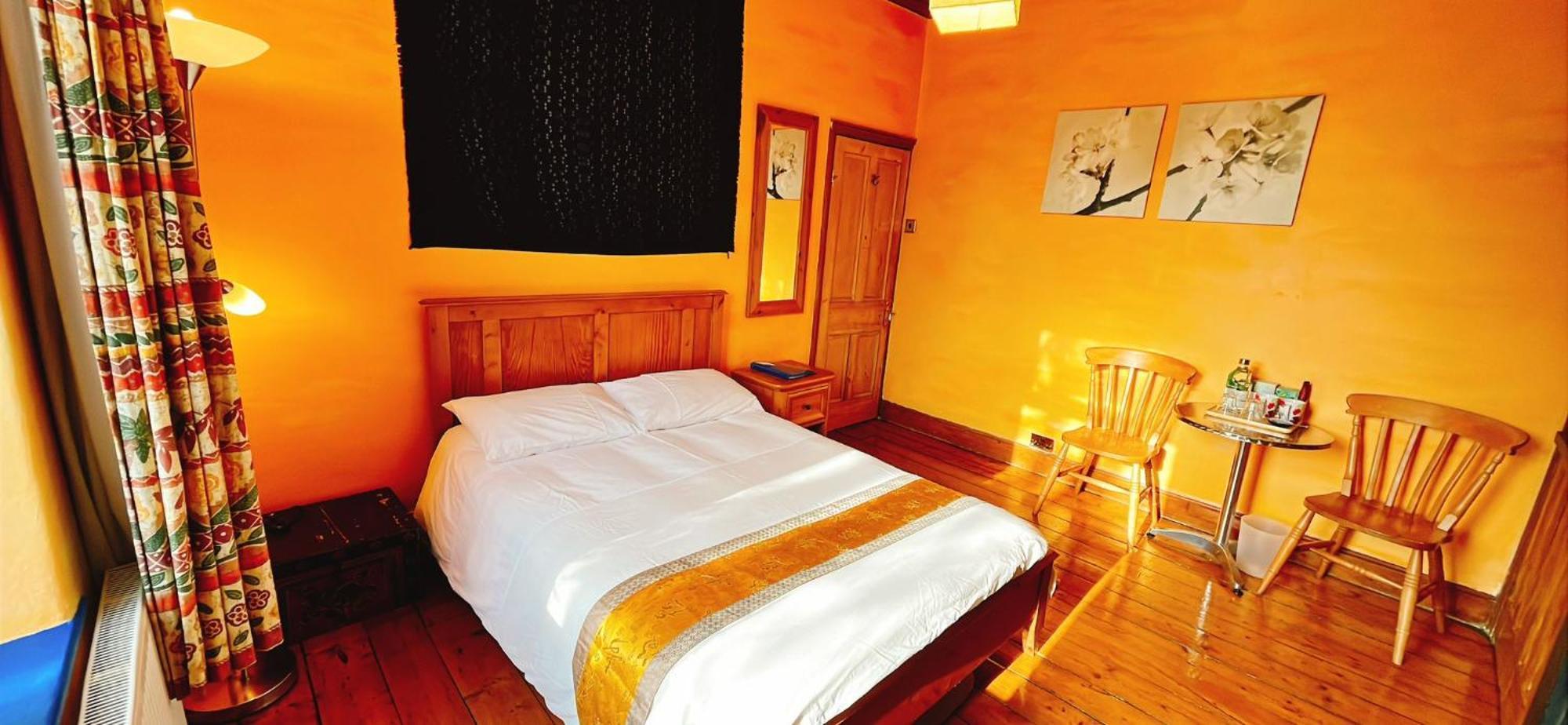 Funky Urban Jungle Bed & Breakfast คาร์ดิฟฟ์ ภายนอก รูปภาพ