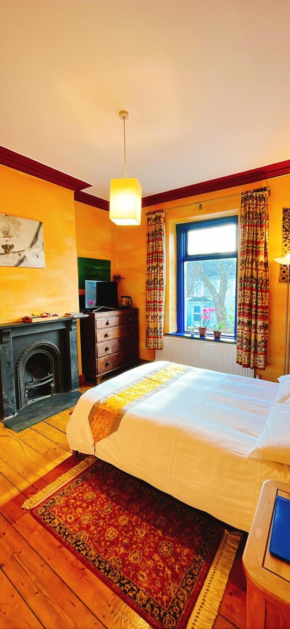 Funky Urban Jungle Bed & Breakfast คาร์ดิฟฟ์ ภายนอก รูปภาพ