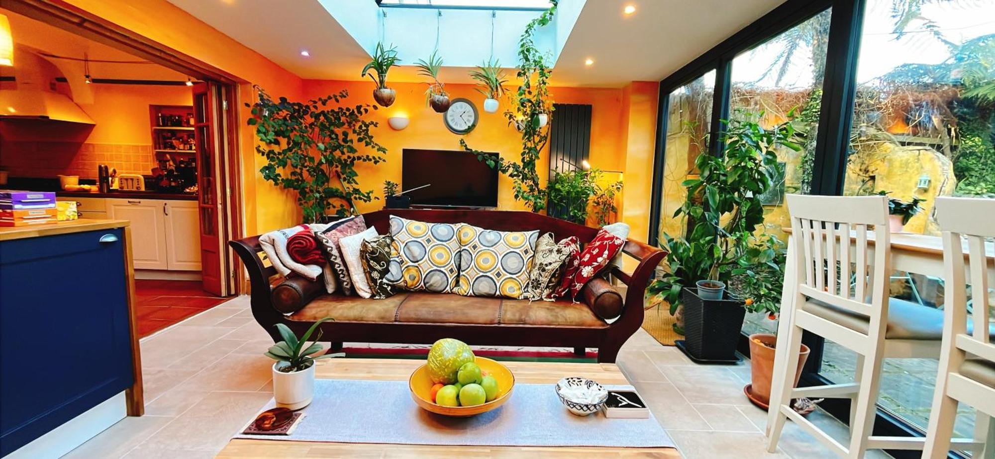 Funky Urban Jungle Bed & Breakfast คาร์ดิฟฟ์ ภายนอก รูปภาพ