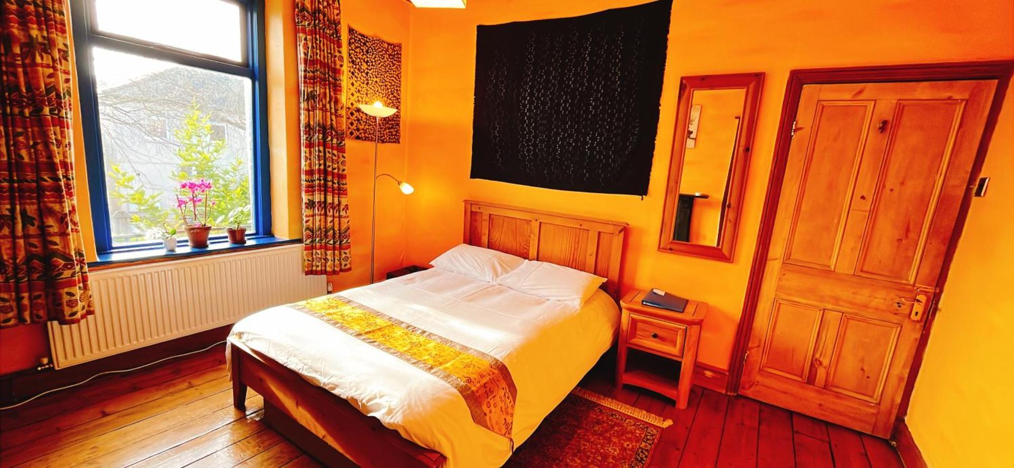 Funky Urban Jungle Bed & Breakfast คาร์ดิฟฟ์ ภายนอก รูปภาพ